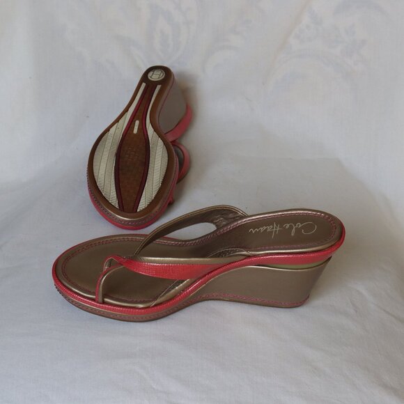 Cole Haan metallic thong Nike Air sports sandal. - Picture 5 of 6